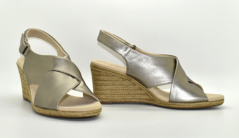 A6 NWOB CLARKS Lafley Alaine Pewter Leather Espadrille Wedge Sandals Size 8.5 M